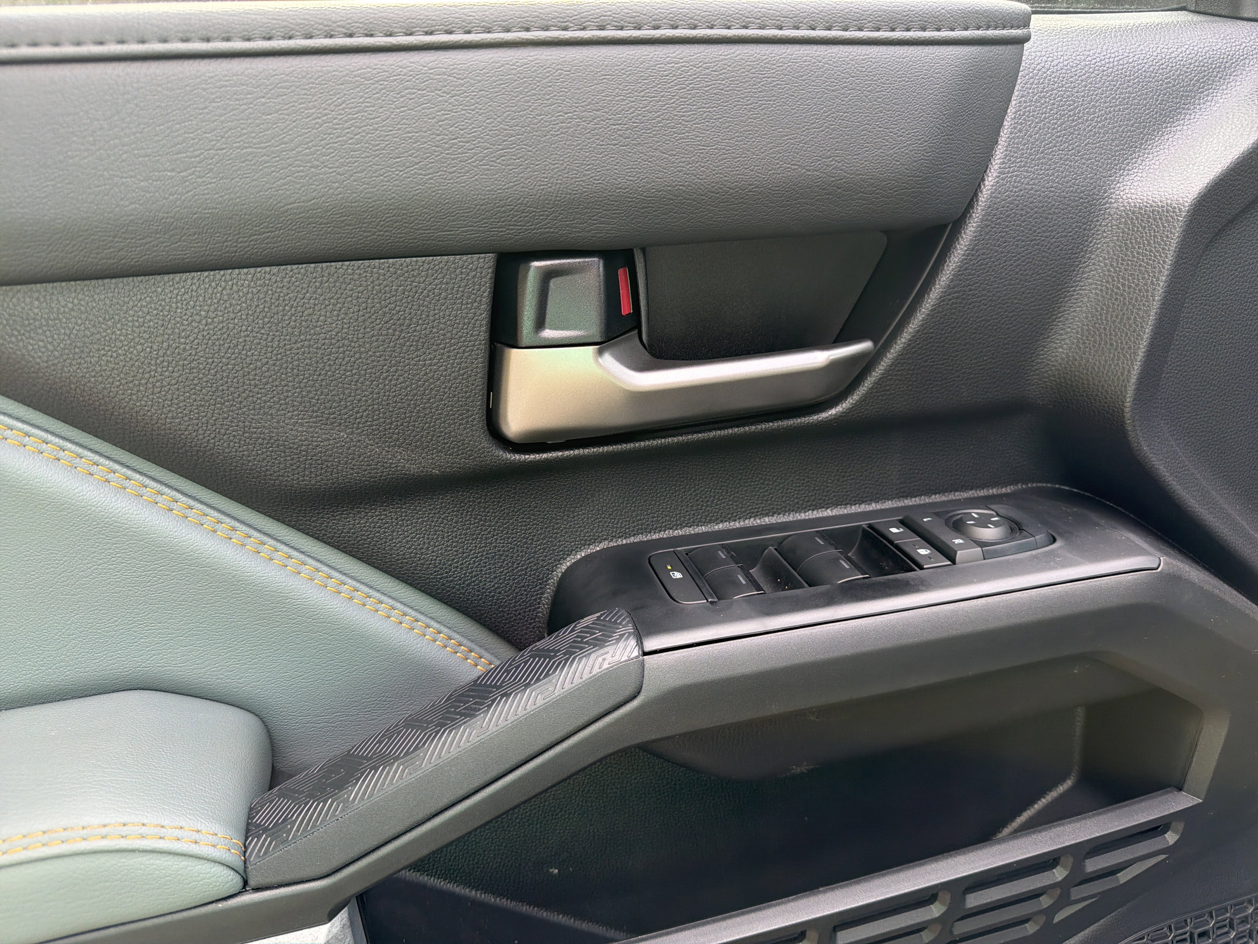 2026 Toyota Tacoma i-FORCE MAX Tacoma Trailhunter