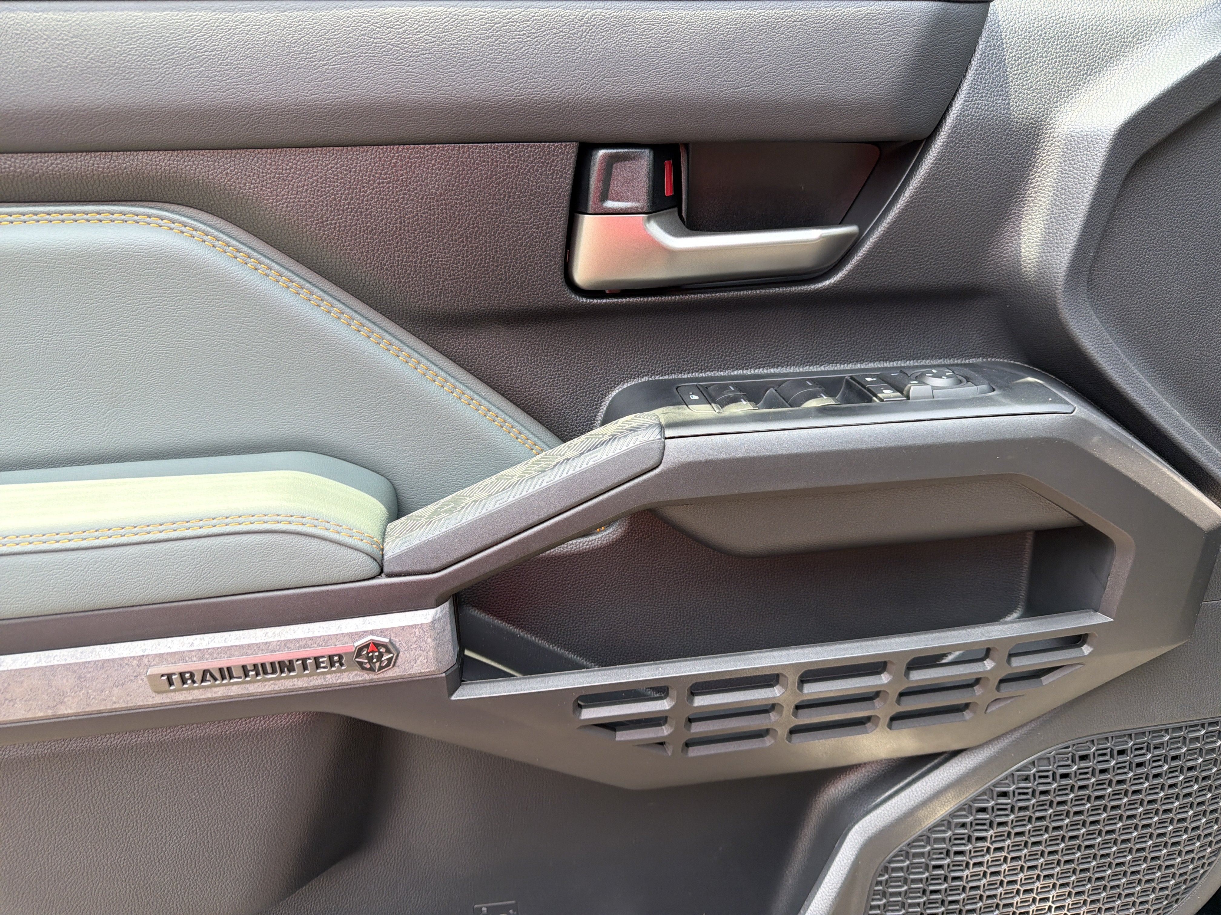 2026 Toyota Tacoma i-FORCE MAX Tacoma Trailhunter