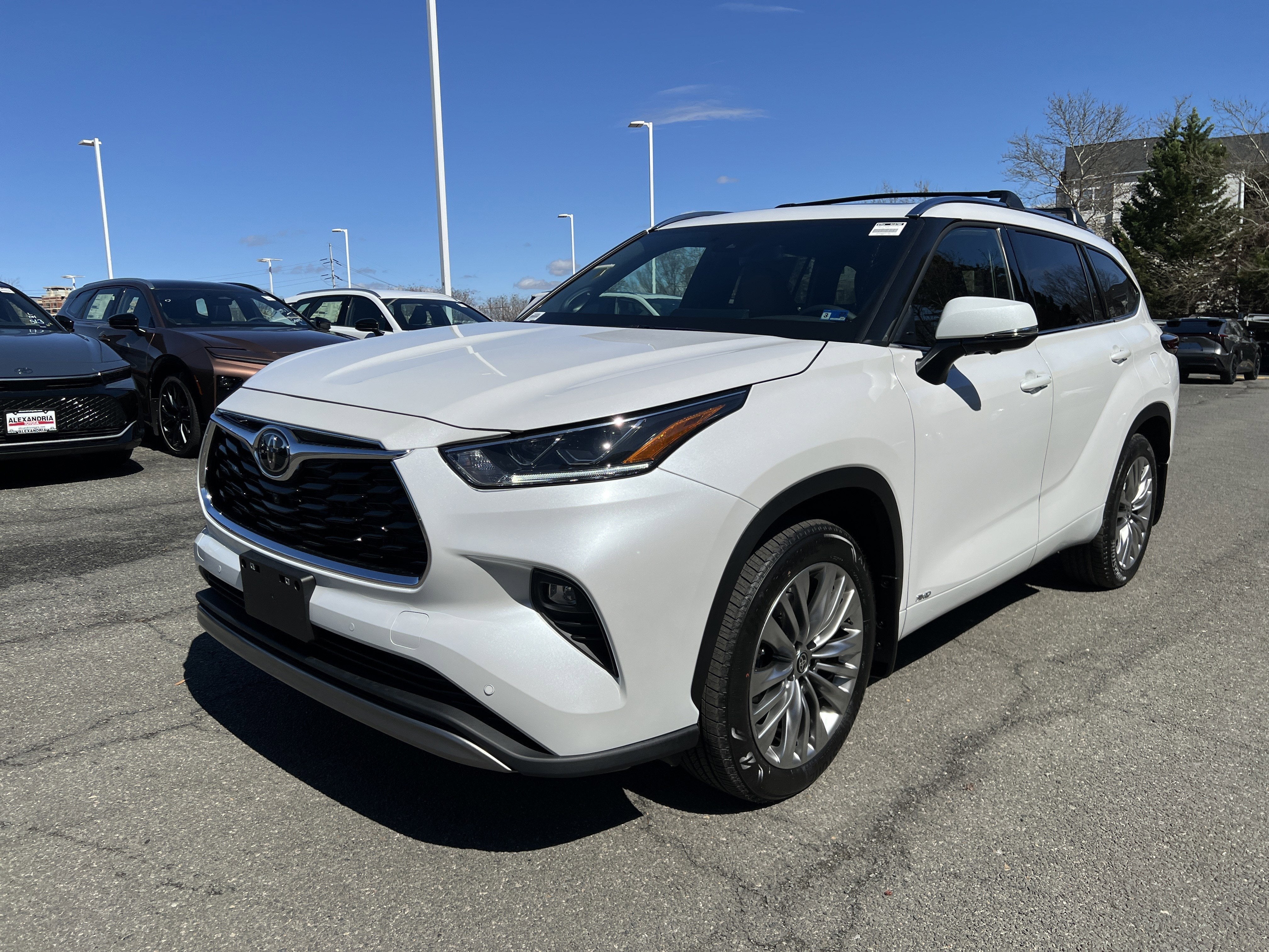 2026 Toyota Highlander Hybrid Platinum