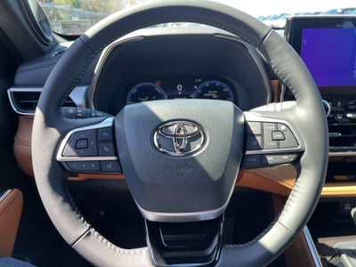 2026 Toyota Highlander Hybrid Platinum