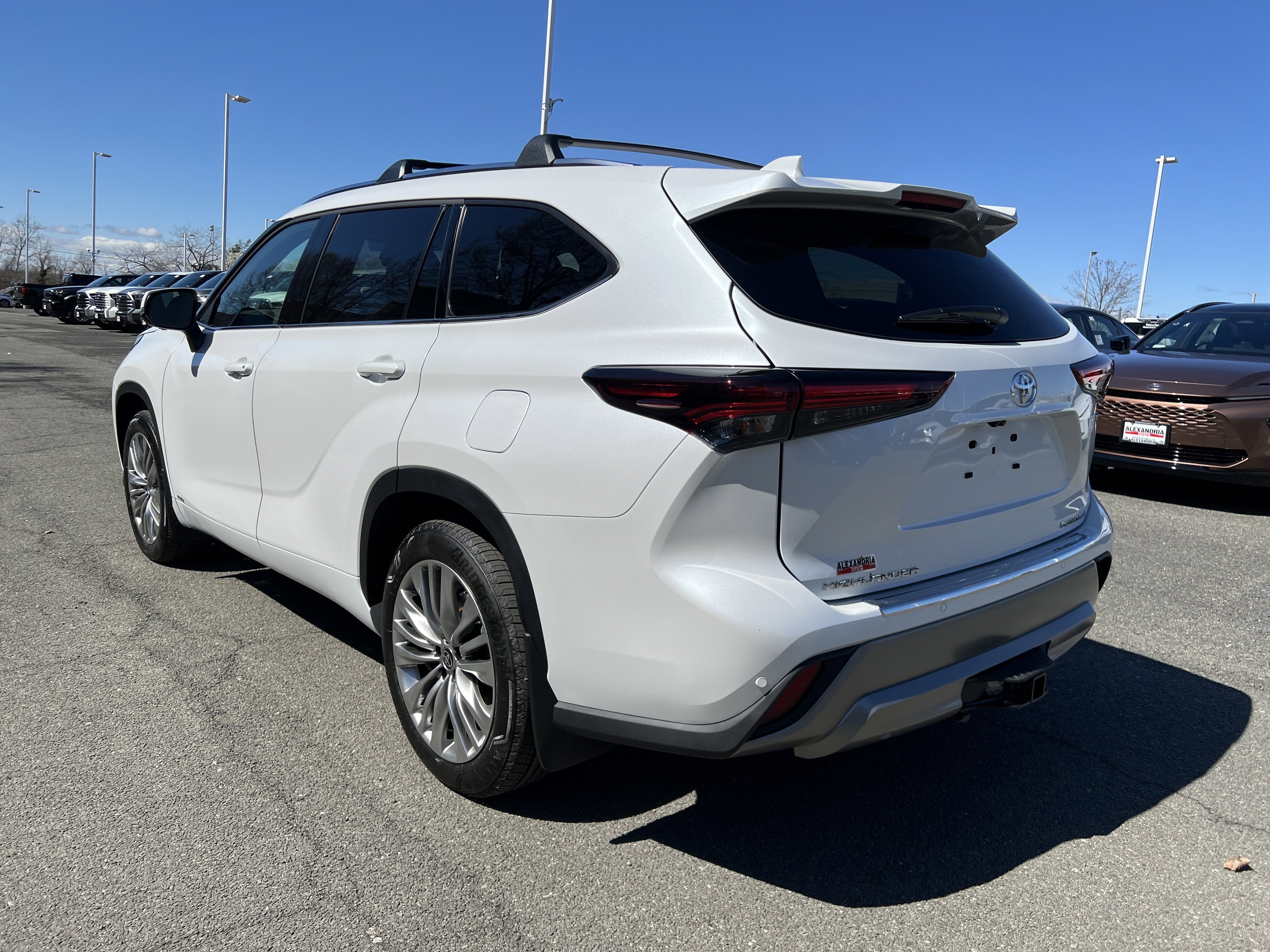 2026 Toyota Highlander Hybrid Platinum