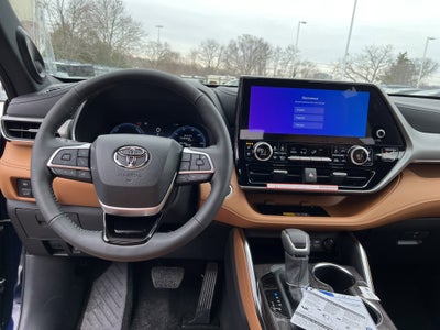 2026 Toyota Highlander Hybrid Platinum