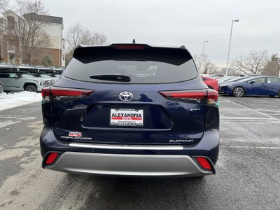 2026 Toyota Highlander Hybrid Platinum
