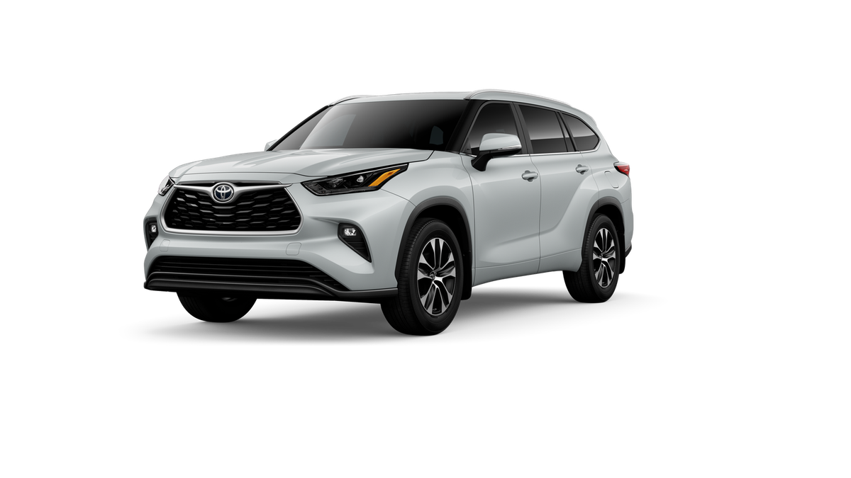 2026 Toyota Highlander XLE AWD's photo