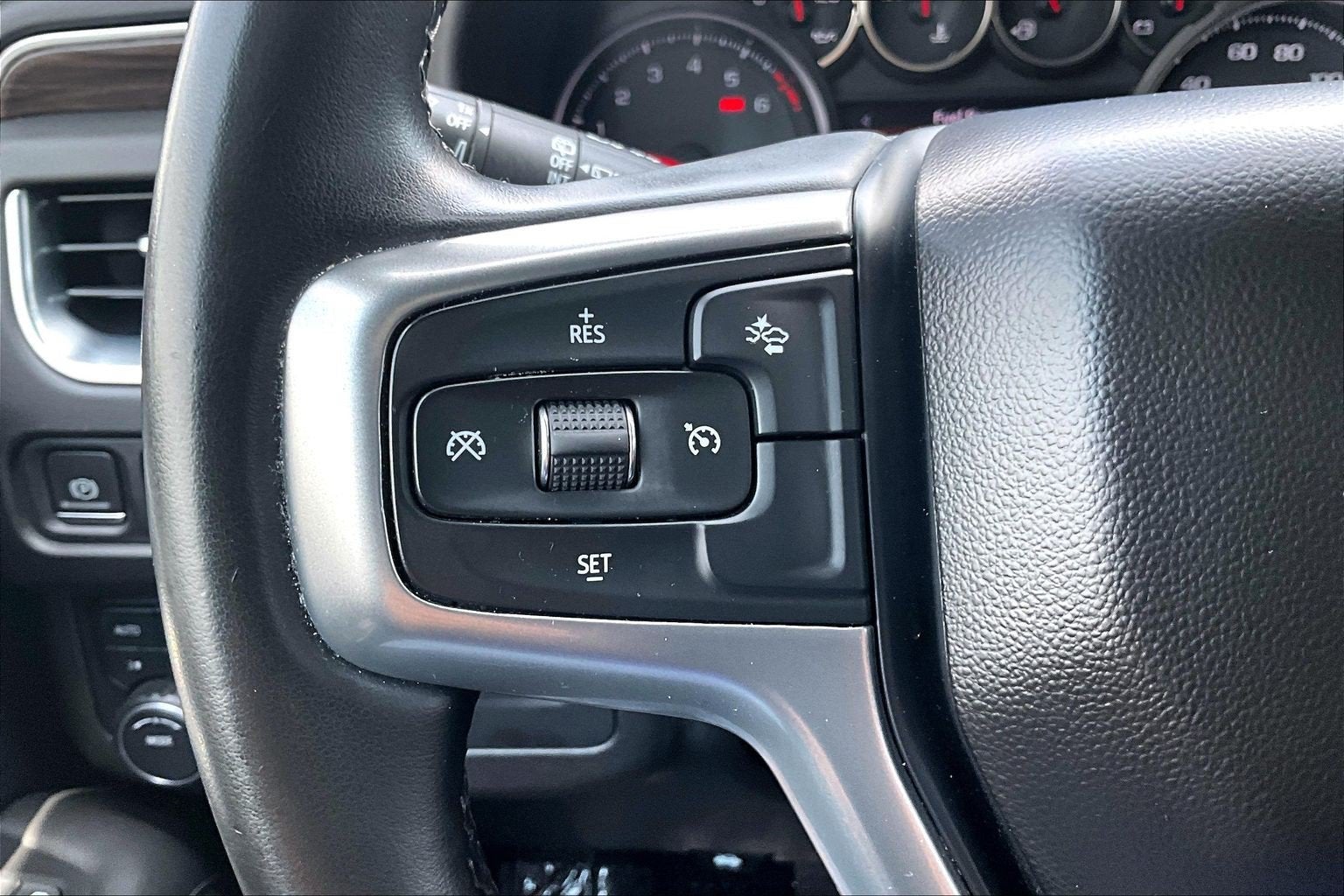 2023 Chevrolet Suburban LS