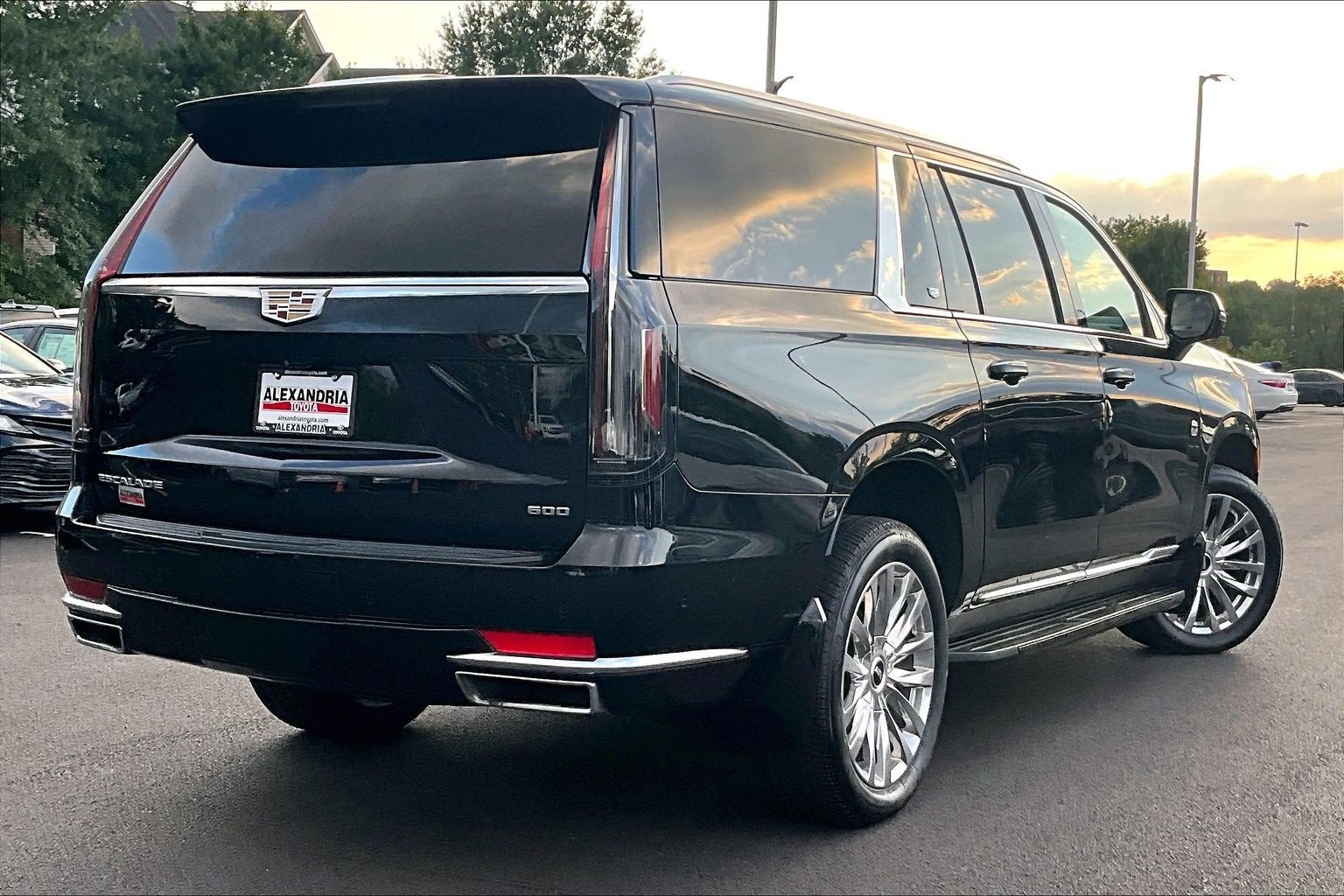 2023 Cadillac Escalade ESV 4WD Premium Luxury