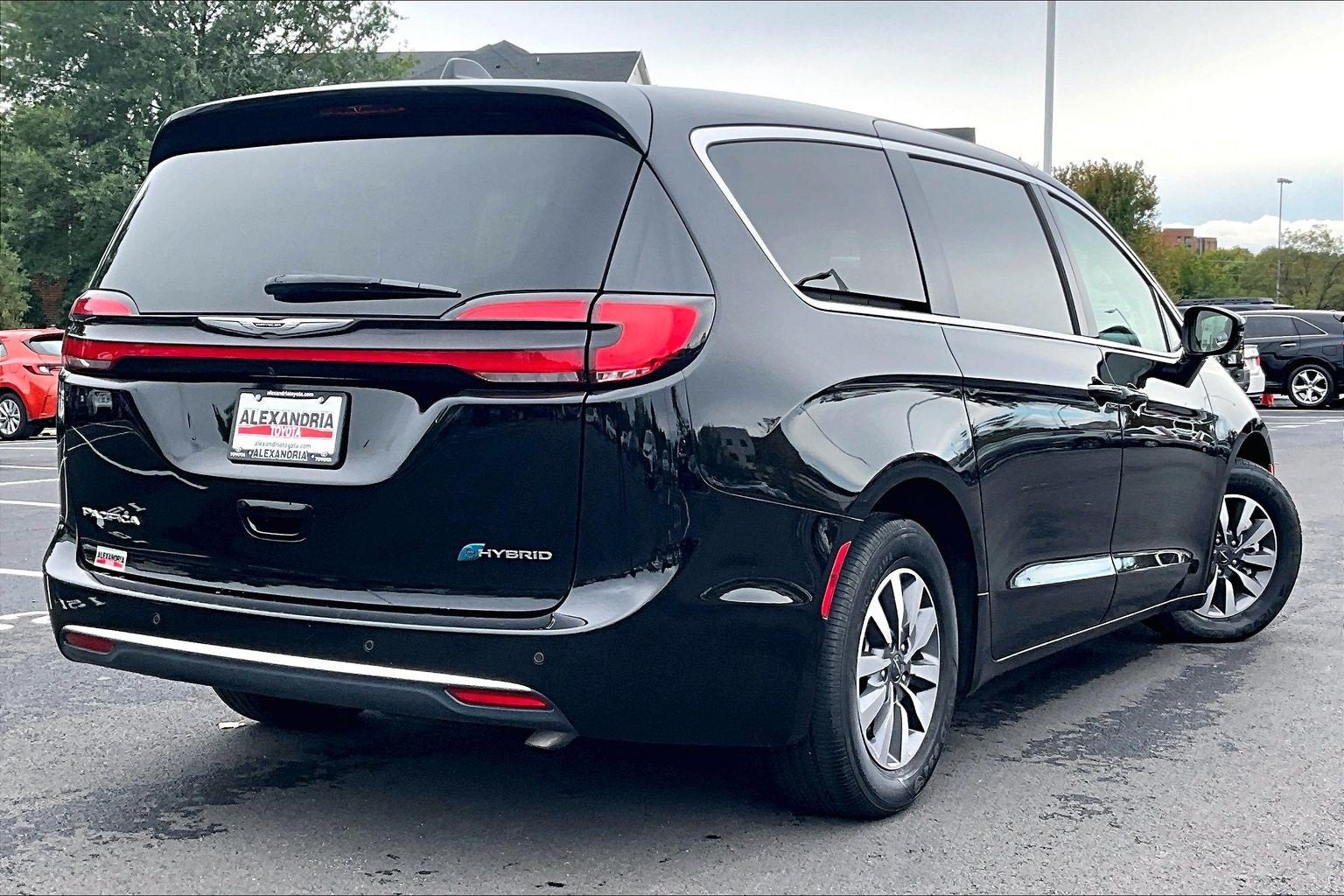 2024 Chrysler Pacifica Hybrid Select