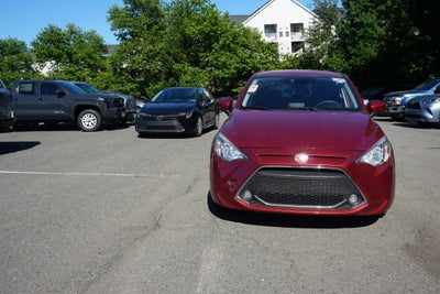 2020 Toyota Yaris Hatchback LE