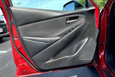 2020 Toyota Yaris Hatchback LE