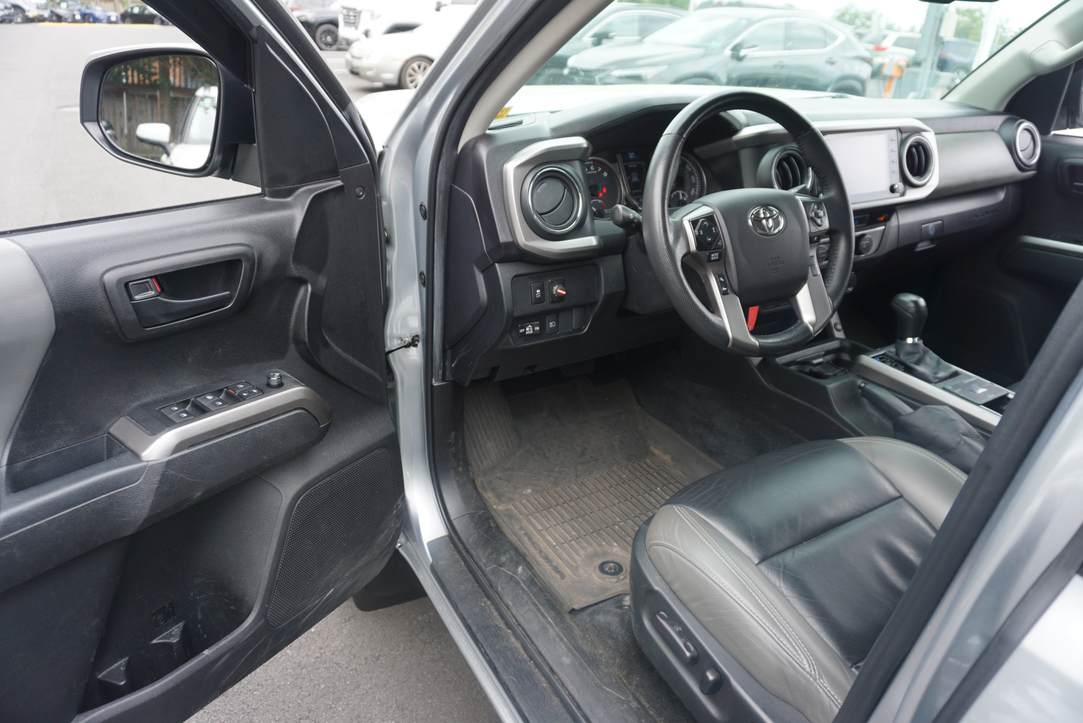 2022 Toyota Tacoma 4WD SR5