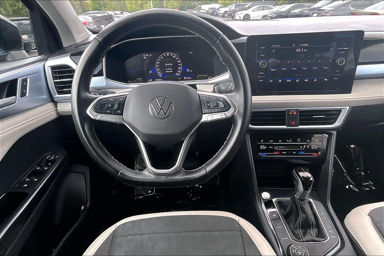 2025 Volkswagen Taos SE