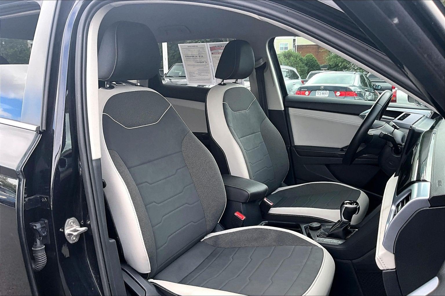 2025 Volkswagen Taos SE