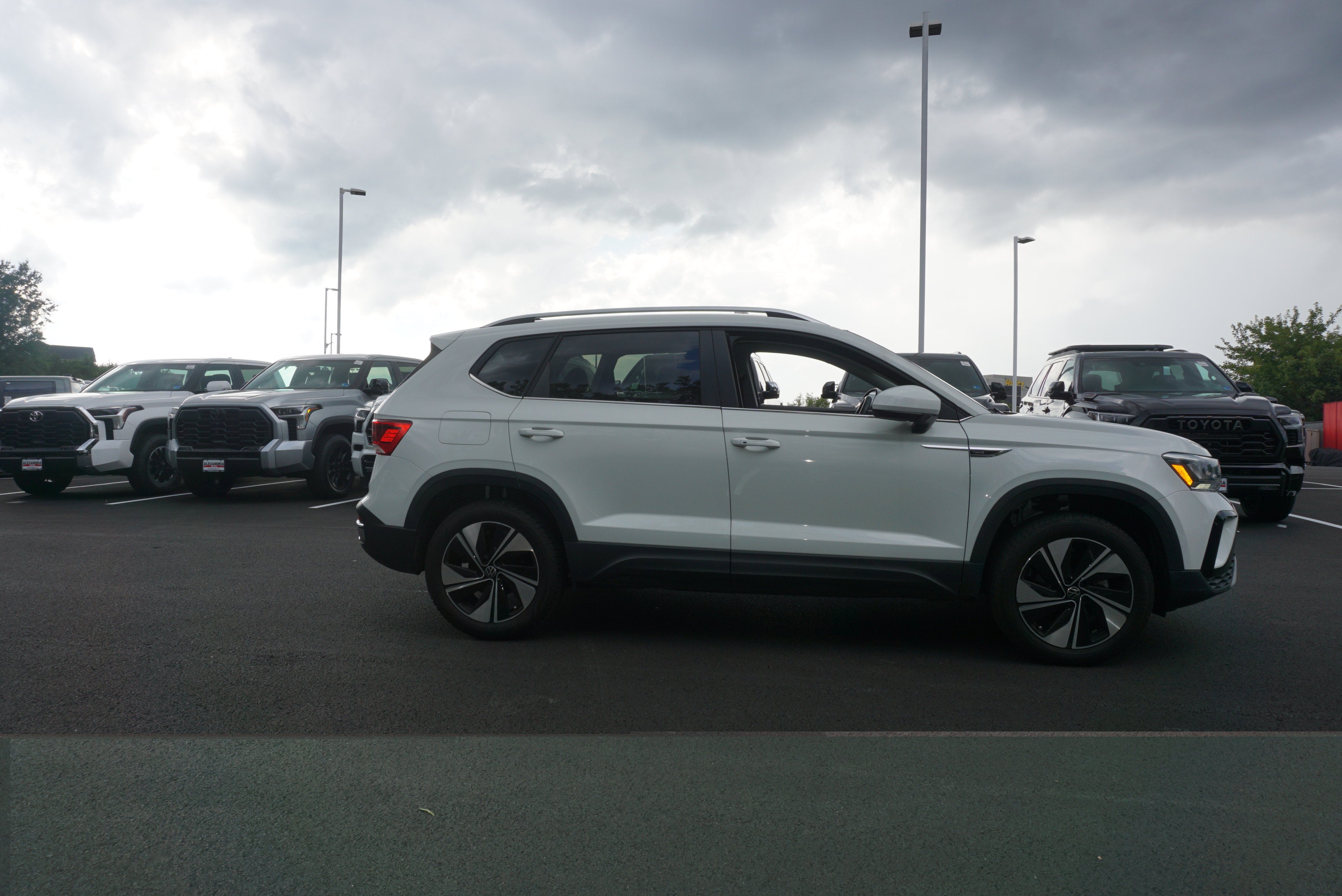 2023 Volkswagen Taos SE
