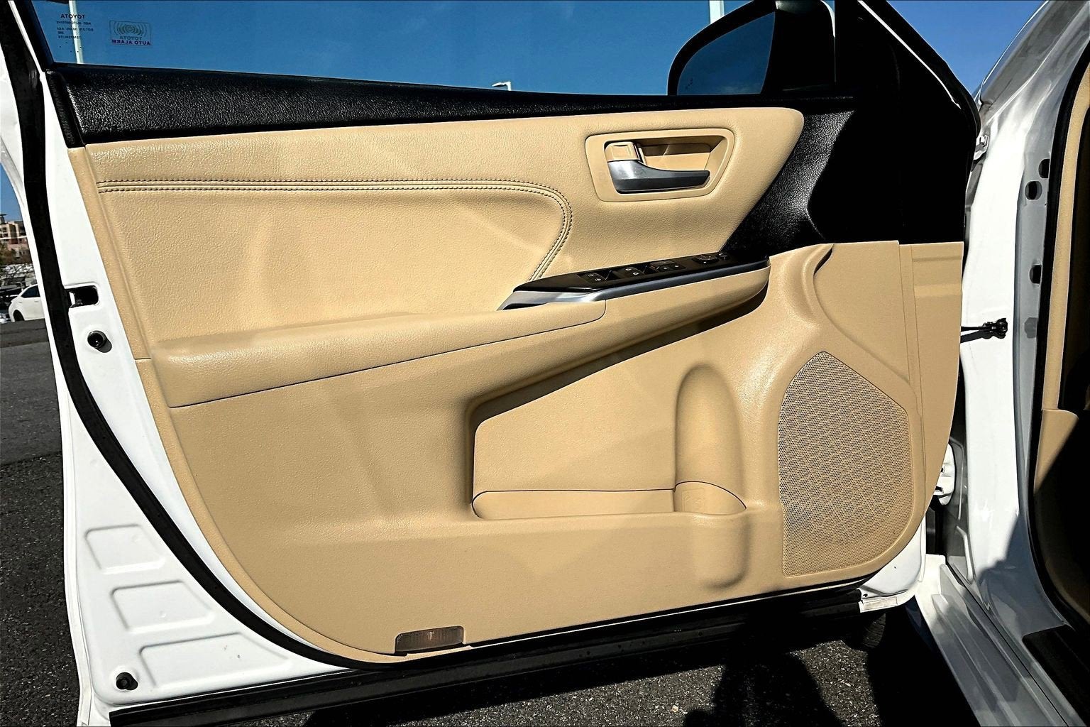 2017 Toyota Camry Hybrid XLE