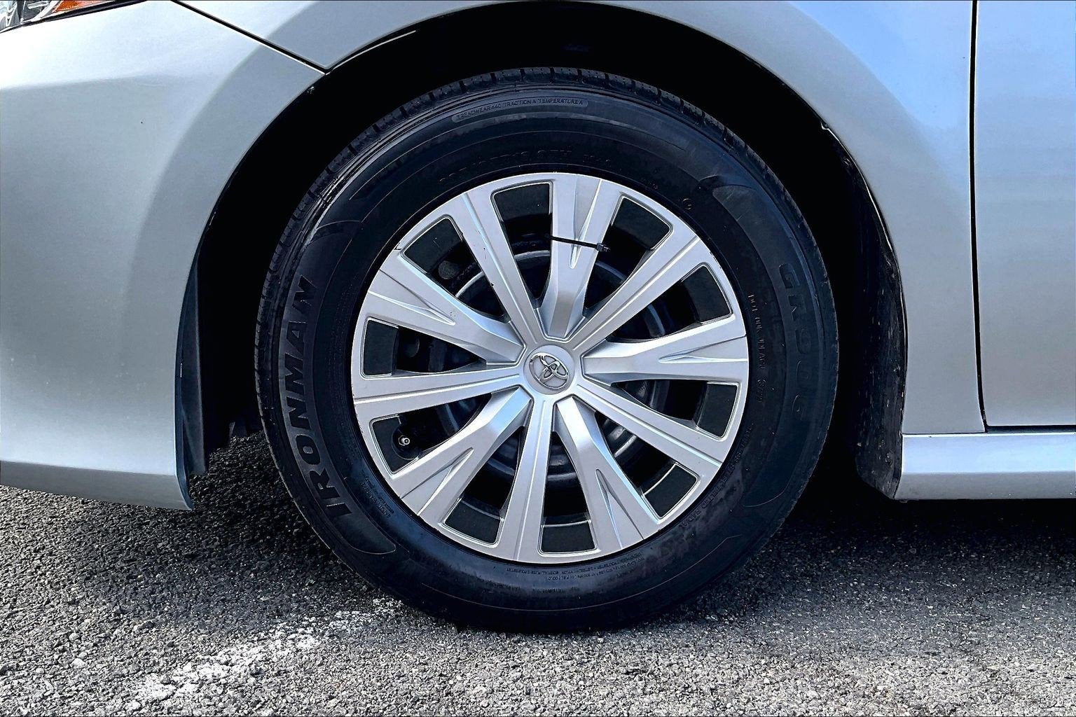 2024 Toyota Camry Hybrid LE