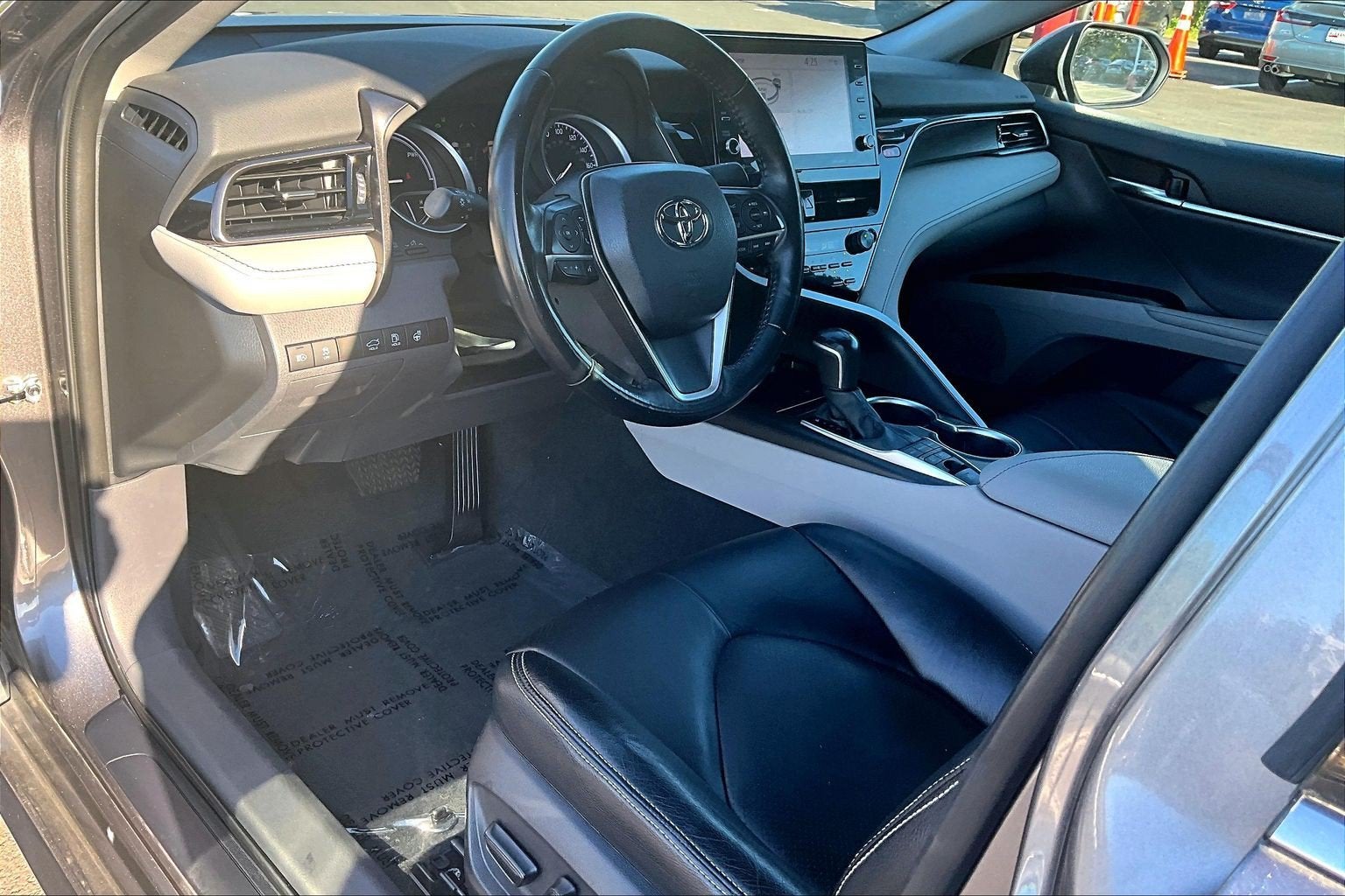 2022 Toyota Camry Hybrid XLE