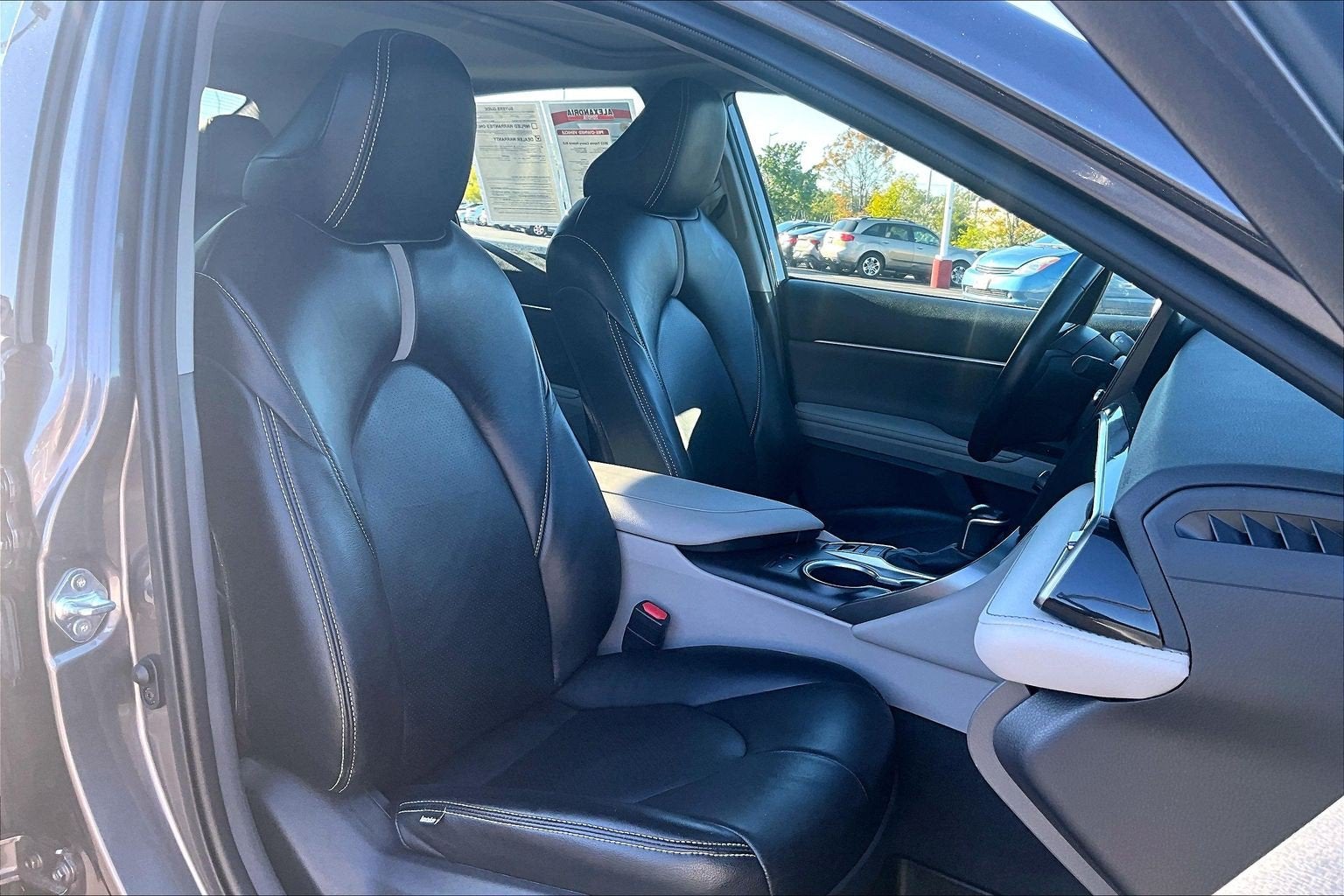 2022 Toyota Camry Hybrid XLE