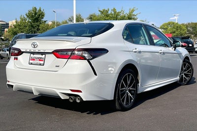 2022 Toyota Camry SE