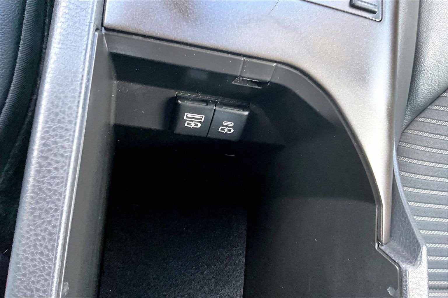 2023 Toyota Camry Hybrid SE