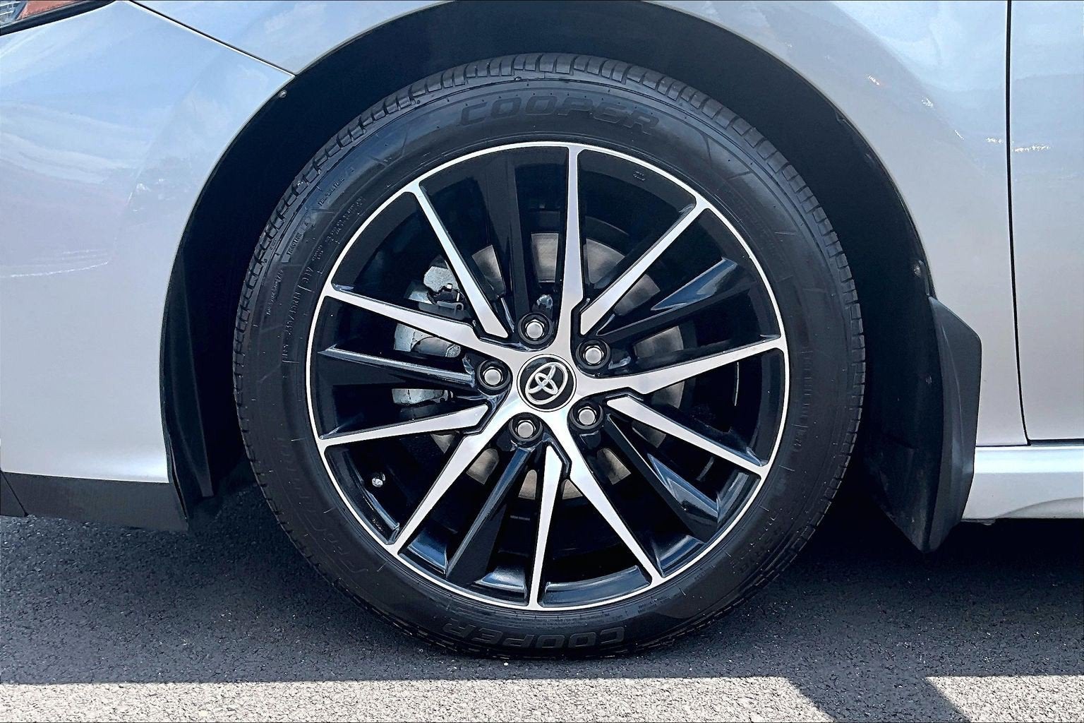 2023 Toyota Camry Hybrid SE