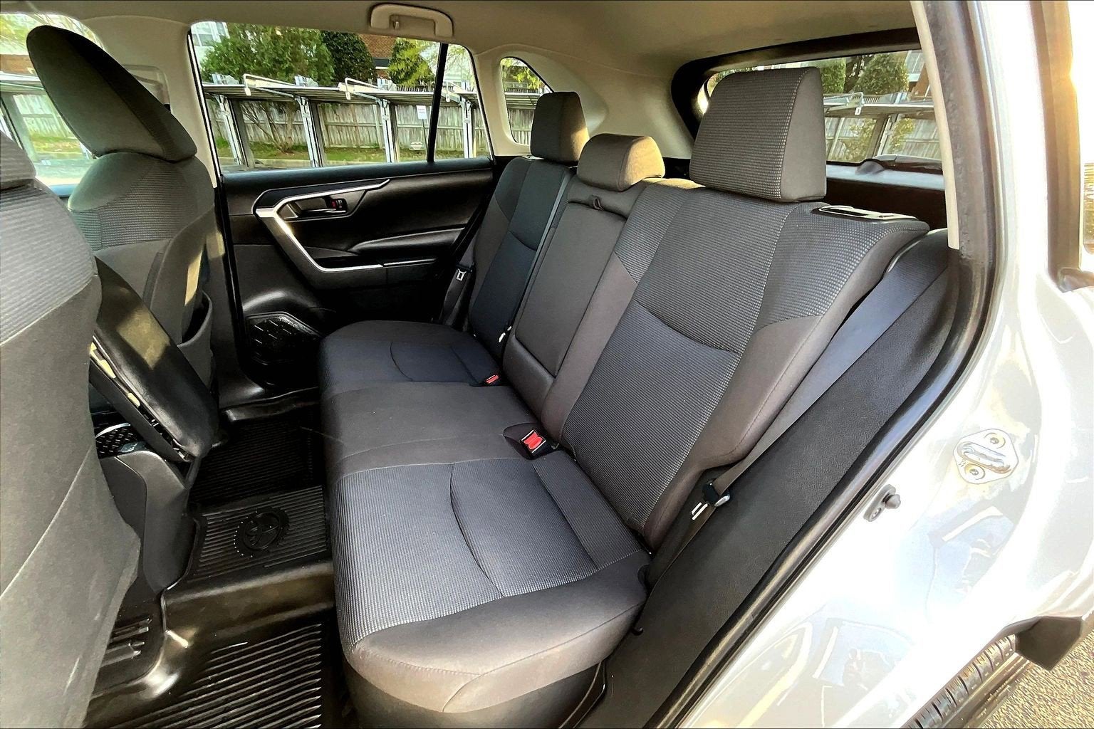 2022 Toyota RAV4 Hybrid LE