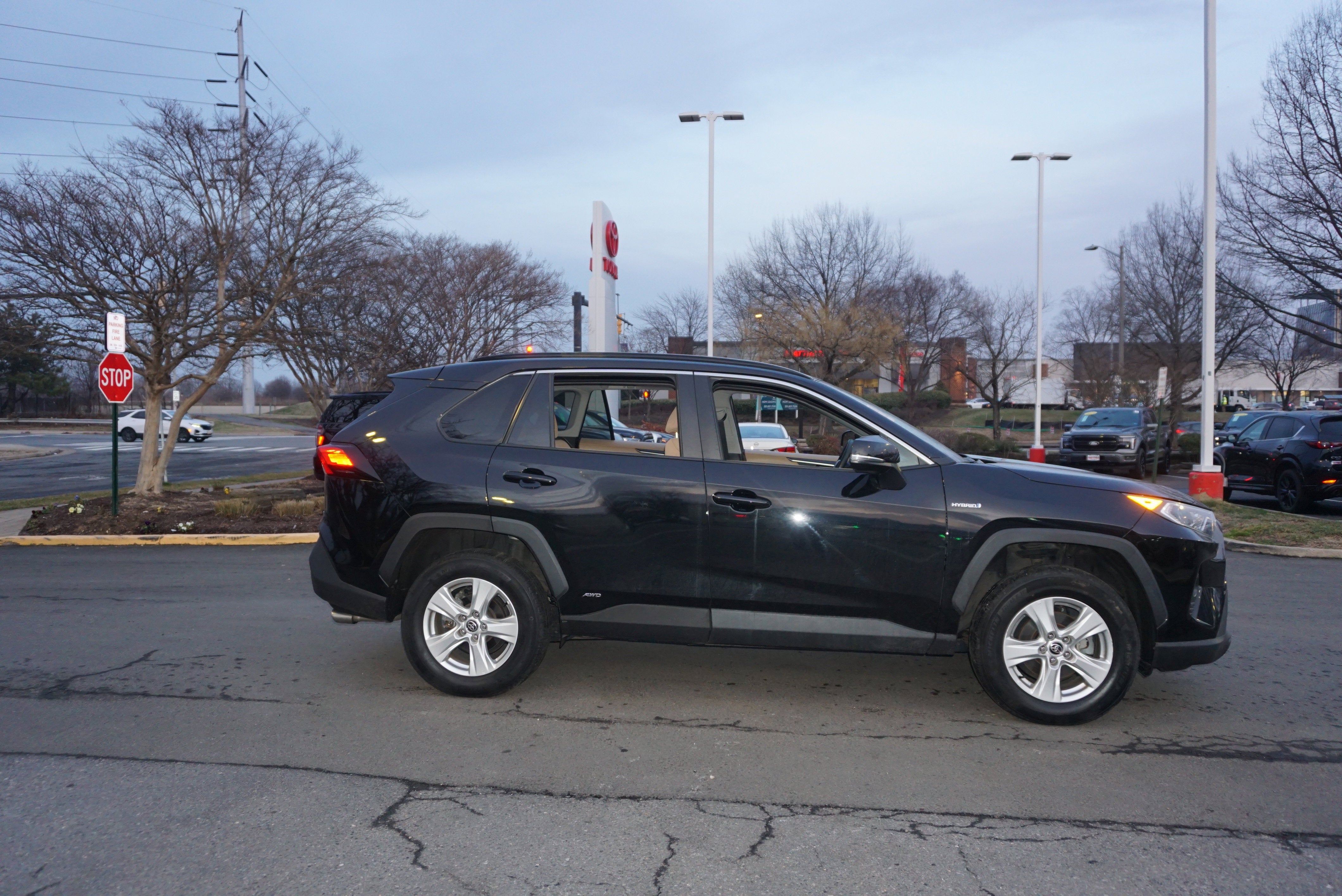 2021 Toyota RAV4 Hybrid XLE