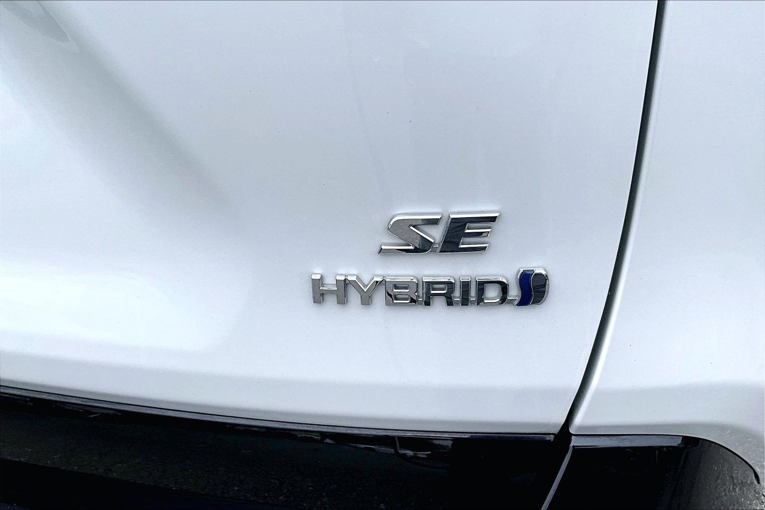 2023 Toyota RAV4 Hybrid SE