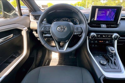 2023 Toyota RAV4 Hybrid SE