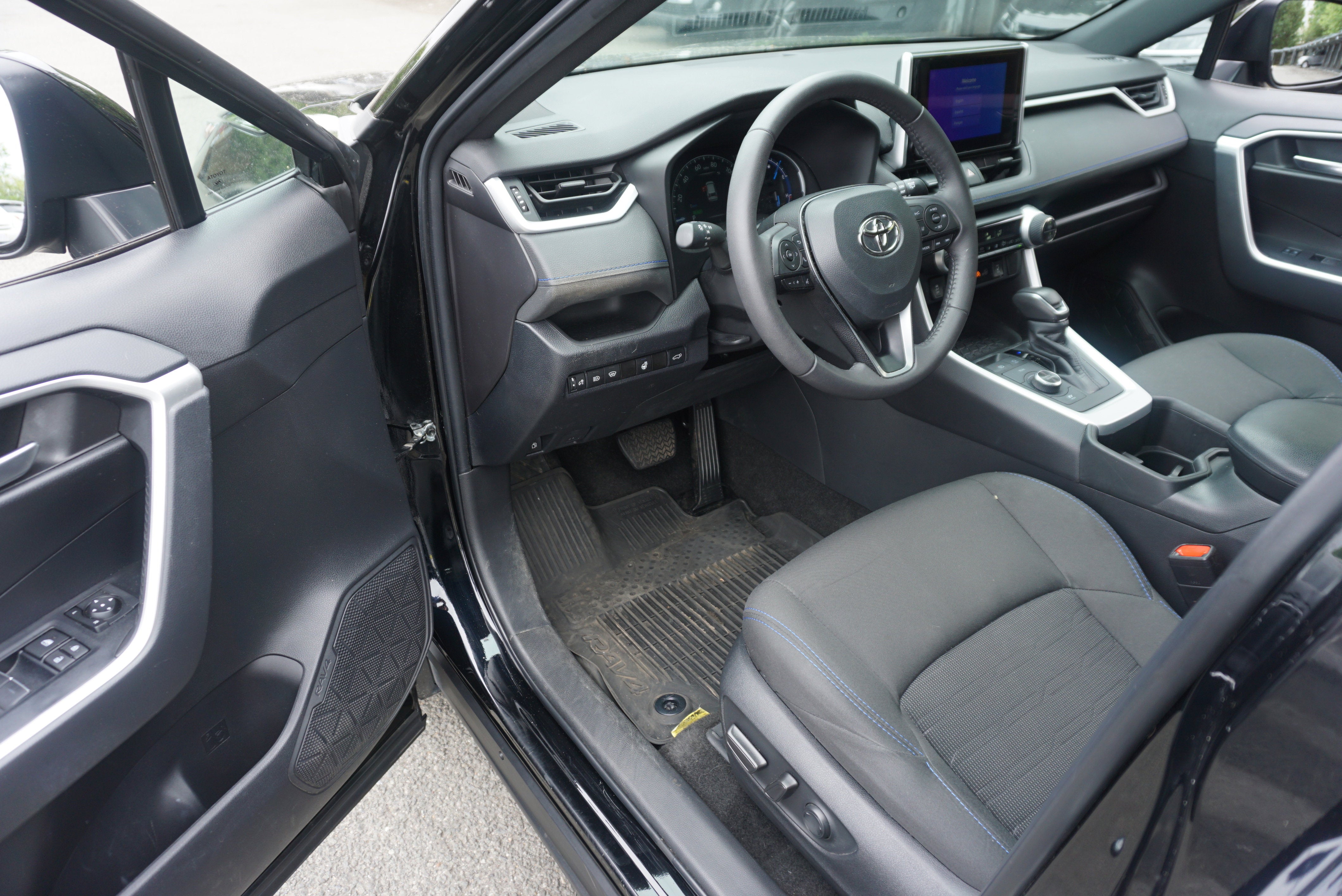 2023 Toyota RAV4 Hybrid SE