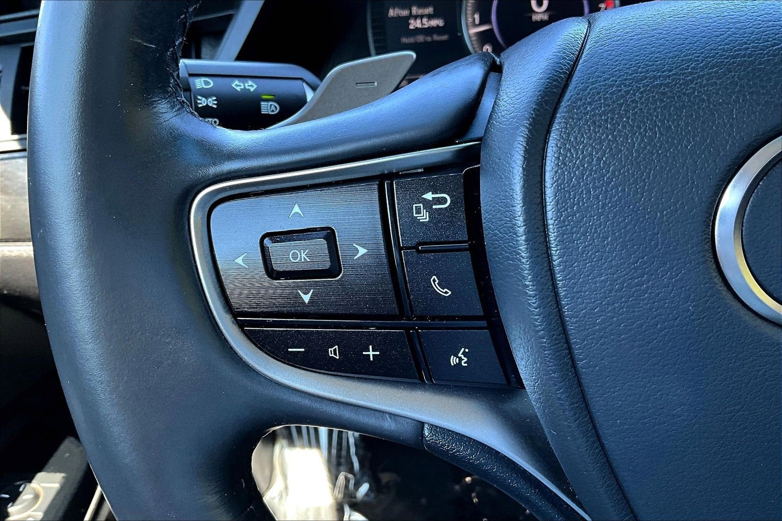 2023 Lexus ES 350 - Photo 16