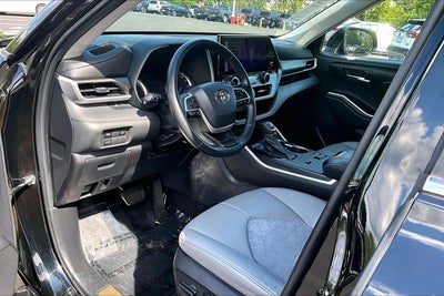 2023 Toyota Highlander Hybrid Bronze Edition