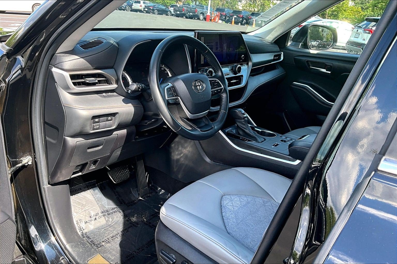 2023 Toyota Highlander Hybrid Bronze Edition