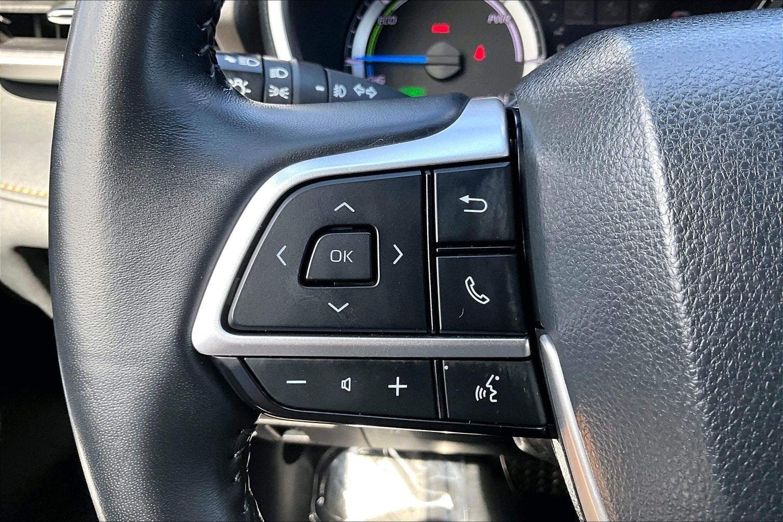 2023 Toyota Highlander Hybrid Bronze Edition