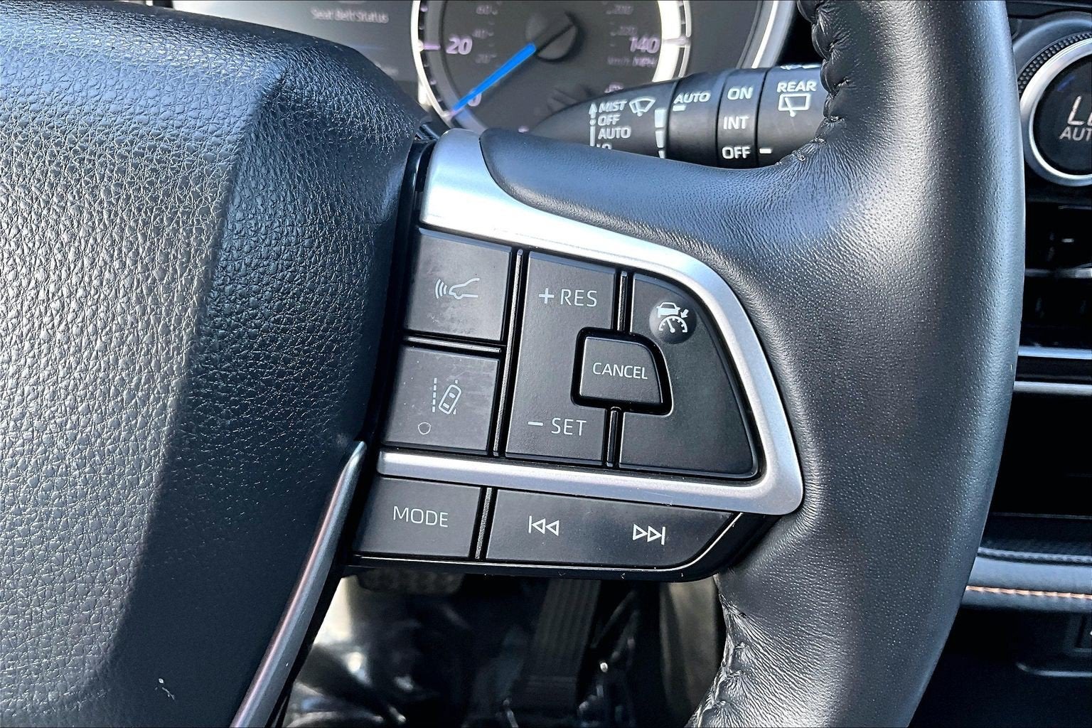2023 Toyota Highlander Hybrid Bronze Edition
