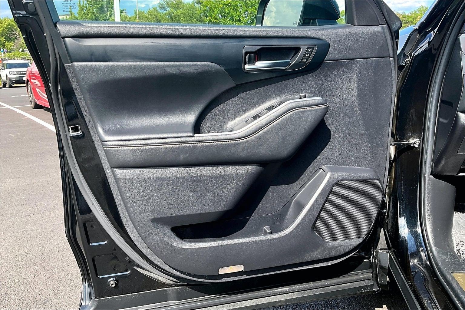 2023 Toyota Highlander Hybrid Bronze Edition