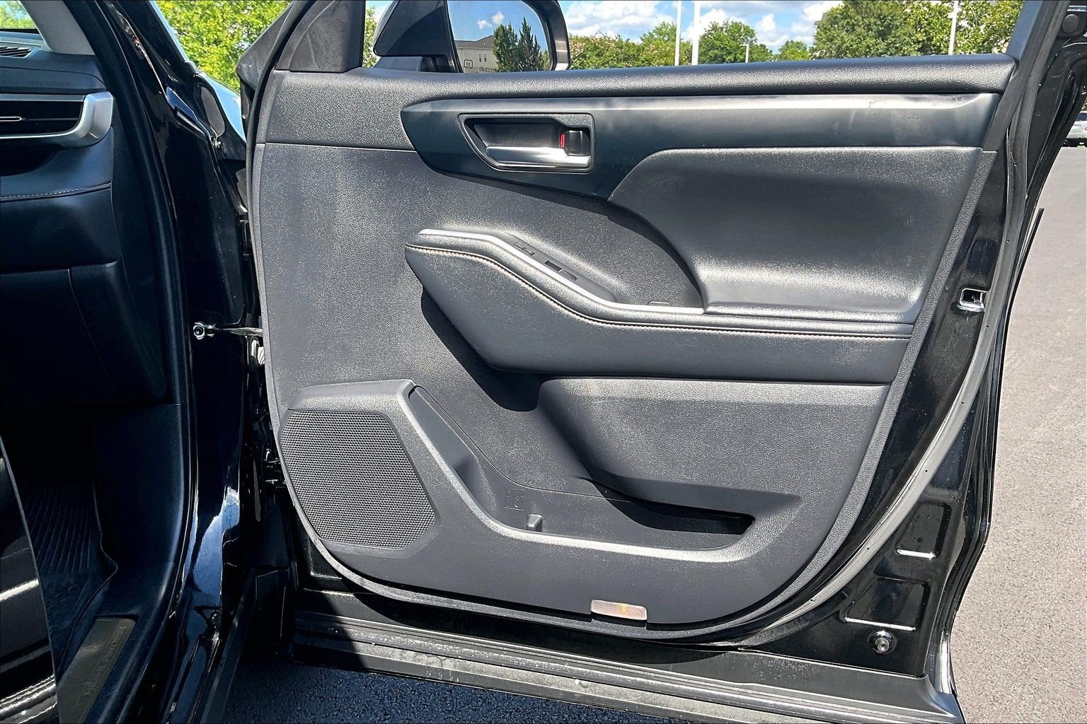 2023 Toyota Highlander Hybrid Bronze Edition