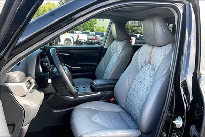 2023 Toyota Highlander Hybrid Bronze Edition