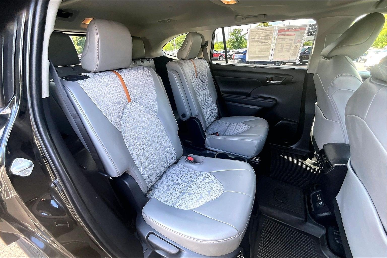 2023 Toyota Highlander Hybrid Bronze Edition