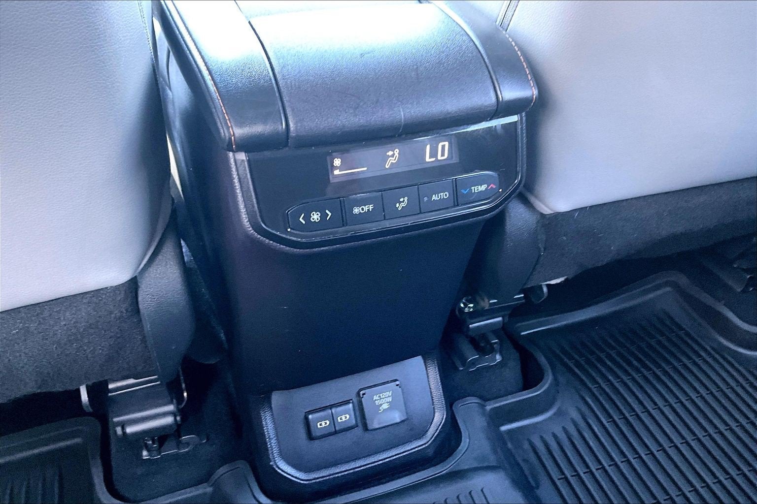 2023 Toyota Highlander Hybrid Bronze Edition