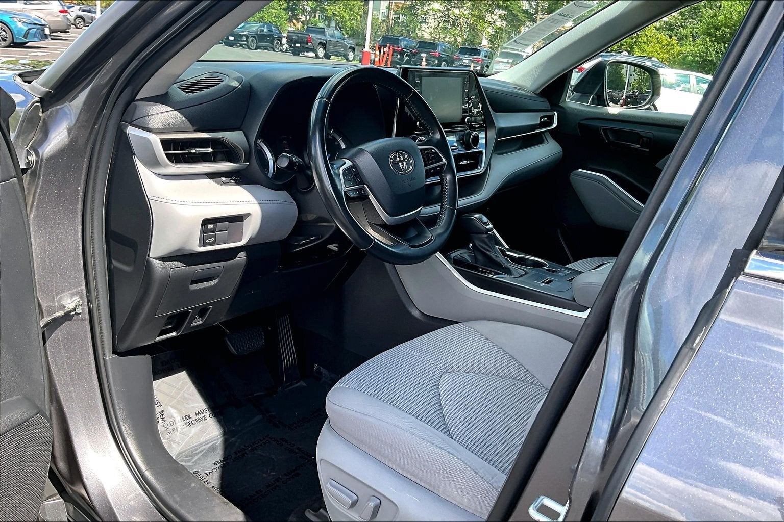 2022 Toyota Highlander Hybrid LE