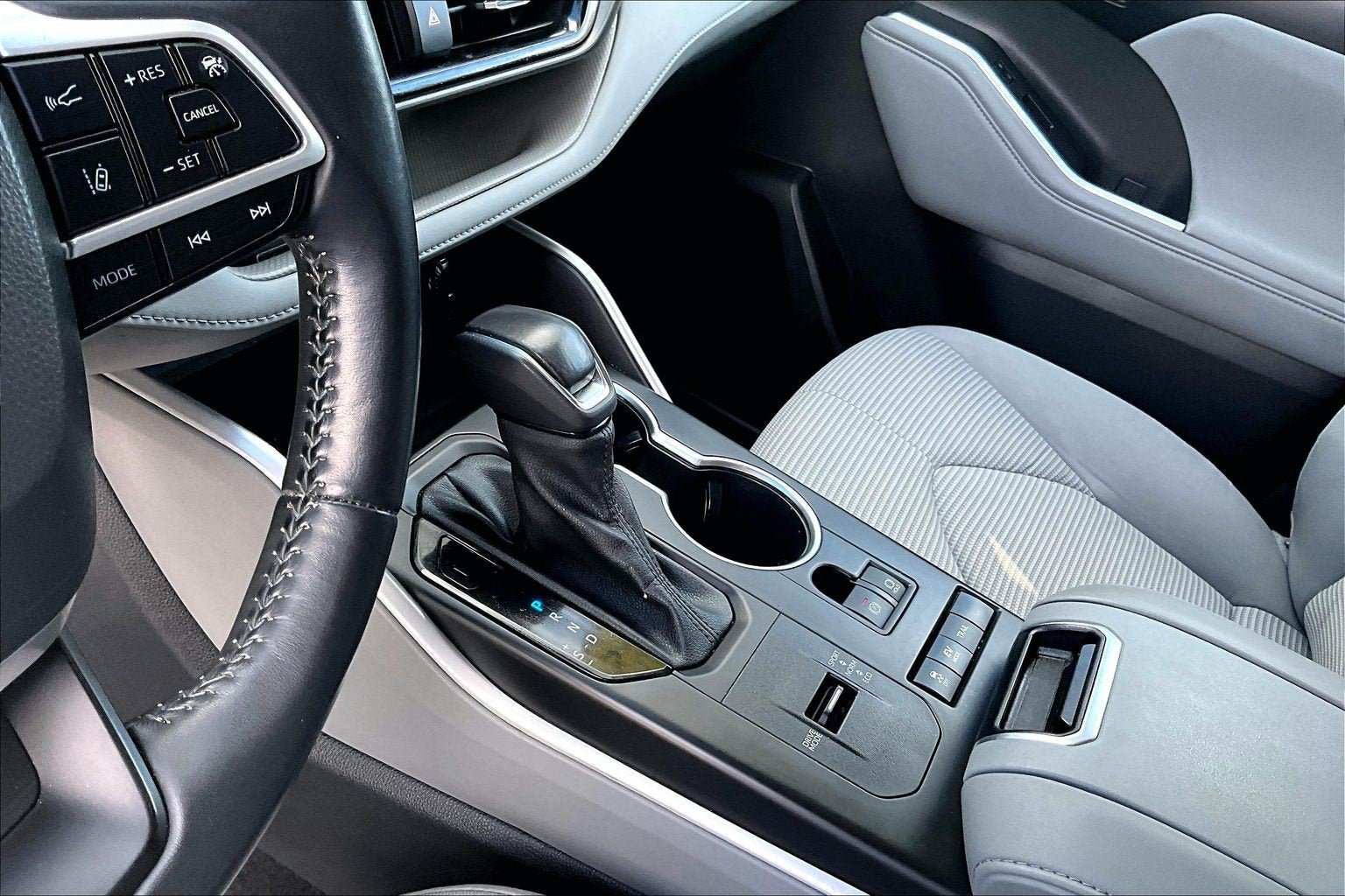 2022 Toyota Highlander Hybrid LE