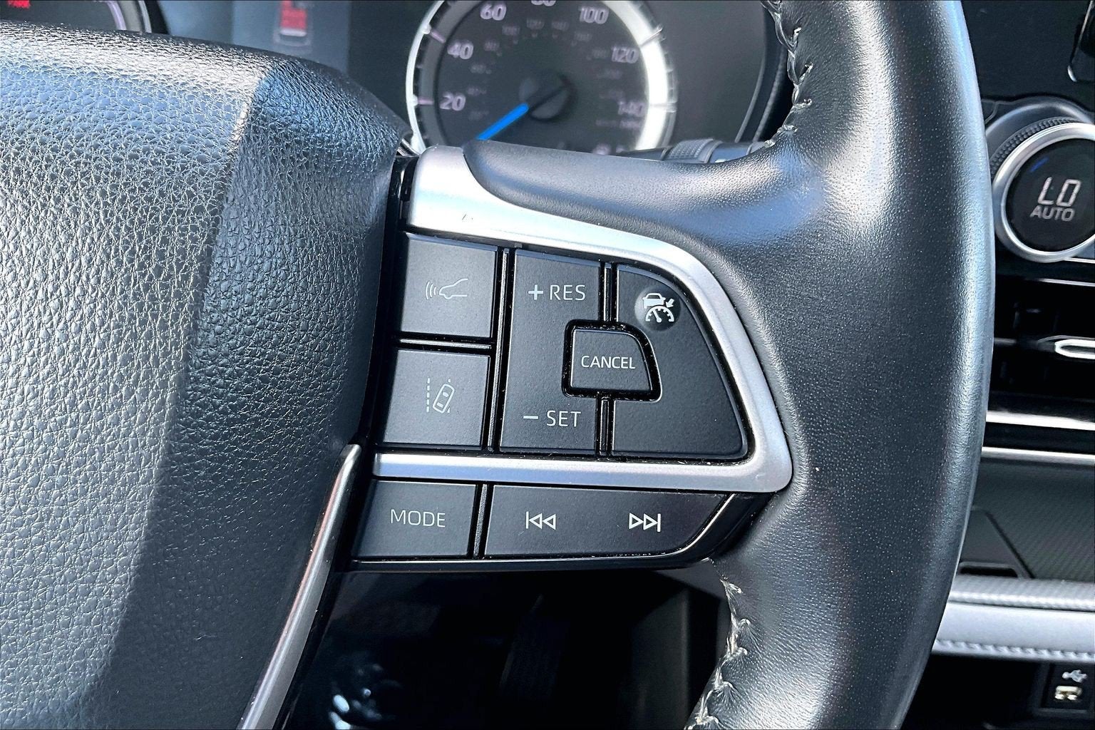 2022 Toyota Highlander Hybrid LE