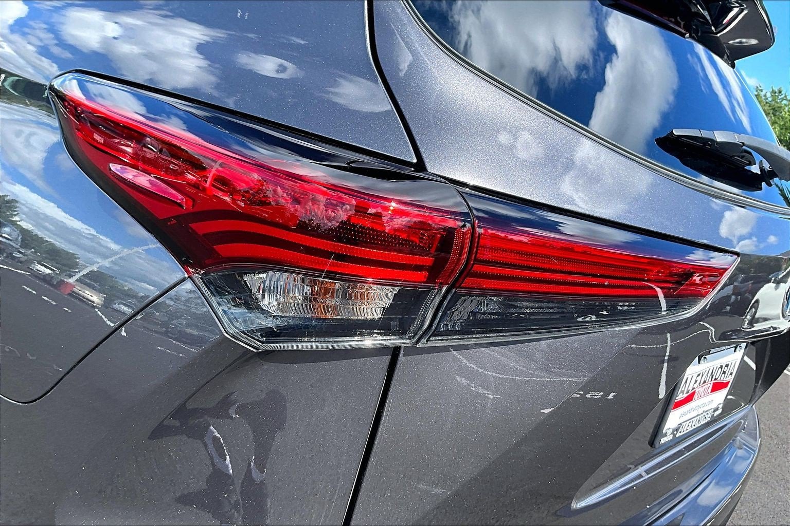 2022 Toyota Highlander Hybrid LE