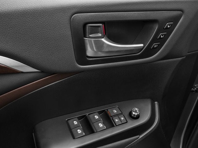 2016 Toyota Highlander Base