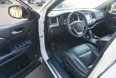 2016 Toyota Highlander Base