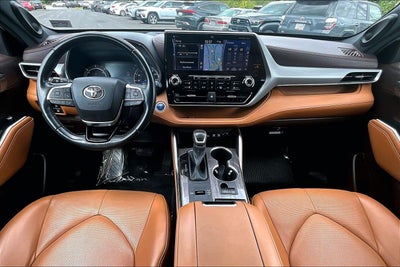 2021 Toyota Highlander Hybrid Platinum