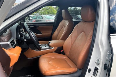 2021 Toyota Highlander Hybrid Platinum