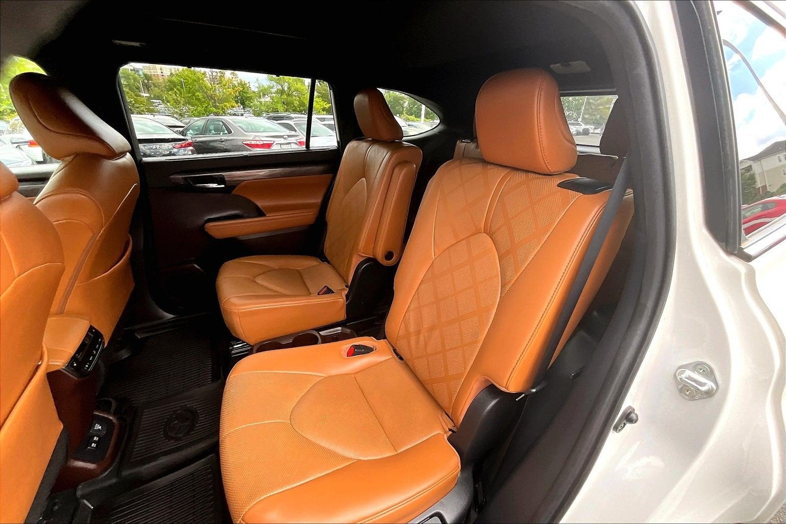 2021 Toyota Highlander Hybrid Platinum