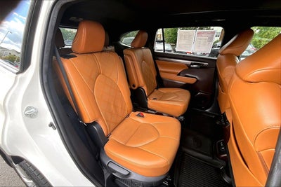 2021 Toyota Highlander Hybrid Platinum