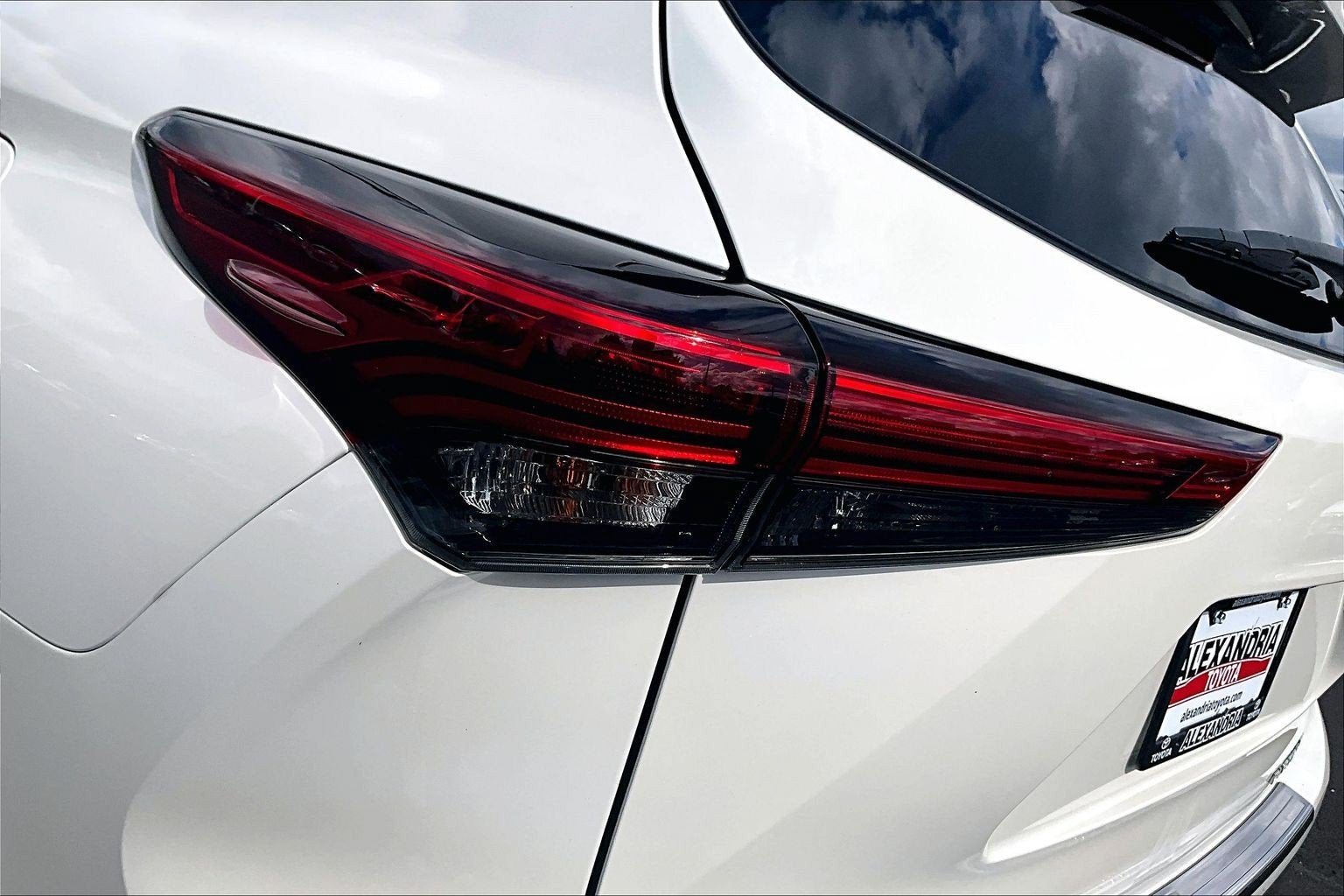 2021 Toyota Highlander Hybrid Platinum